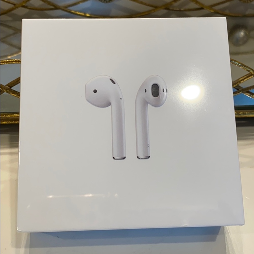 Apple AirPods with charging case